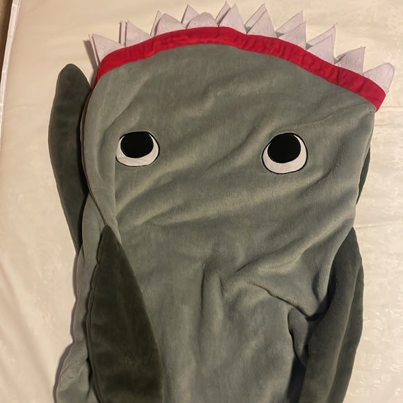 Blankie Tails - Wearable Shark Blanket - Shark Tail Double Sided Cozy - Picture 4 of 4